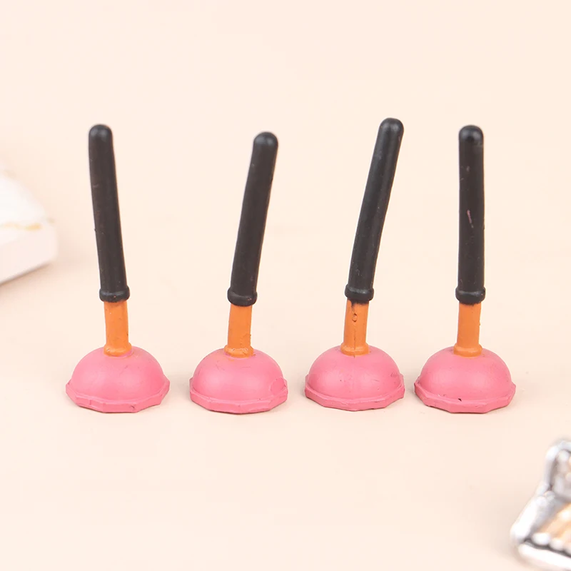 

4pcs 1:12 Scale 4*1.4*1.4CM Rubber Doll House Miniature Wood Toilet Plunger Model Furniture Accessories