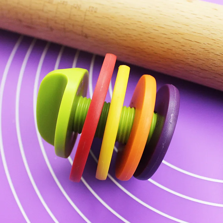 

1pc Practical Rolling Pin Professional Reusable Dough Roller Baking Roller With 4 Pairs Rings Baking & Pastry Tools Solid Color