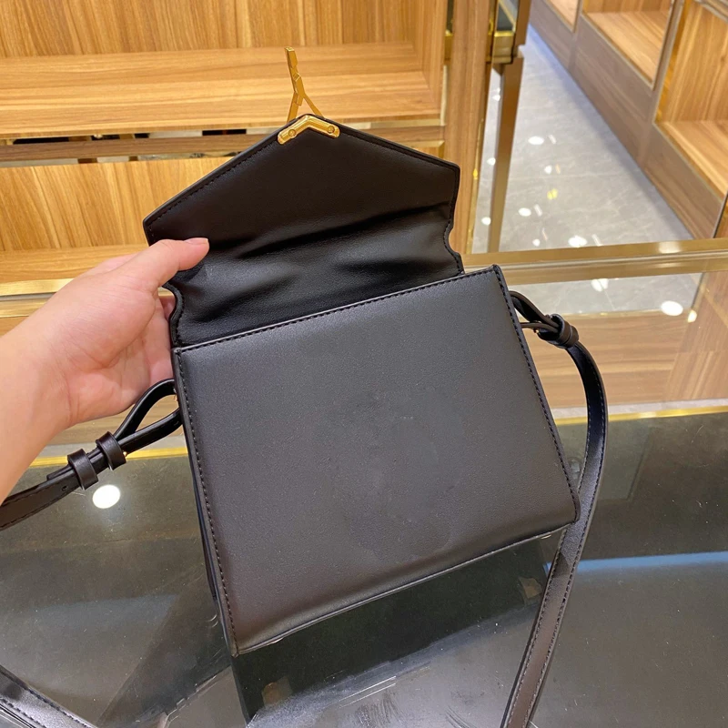 

Square Bag Metal Buckle Winter New Product Bag for Women with Logo Simple Little Bag Fashion One-Shoulder Messenger Small