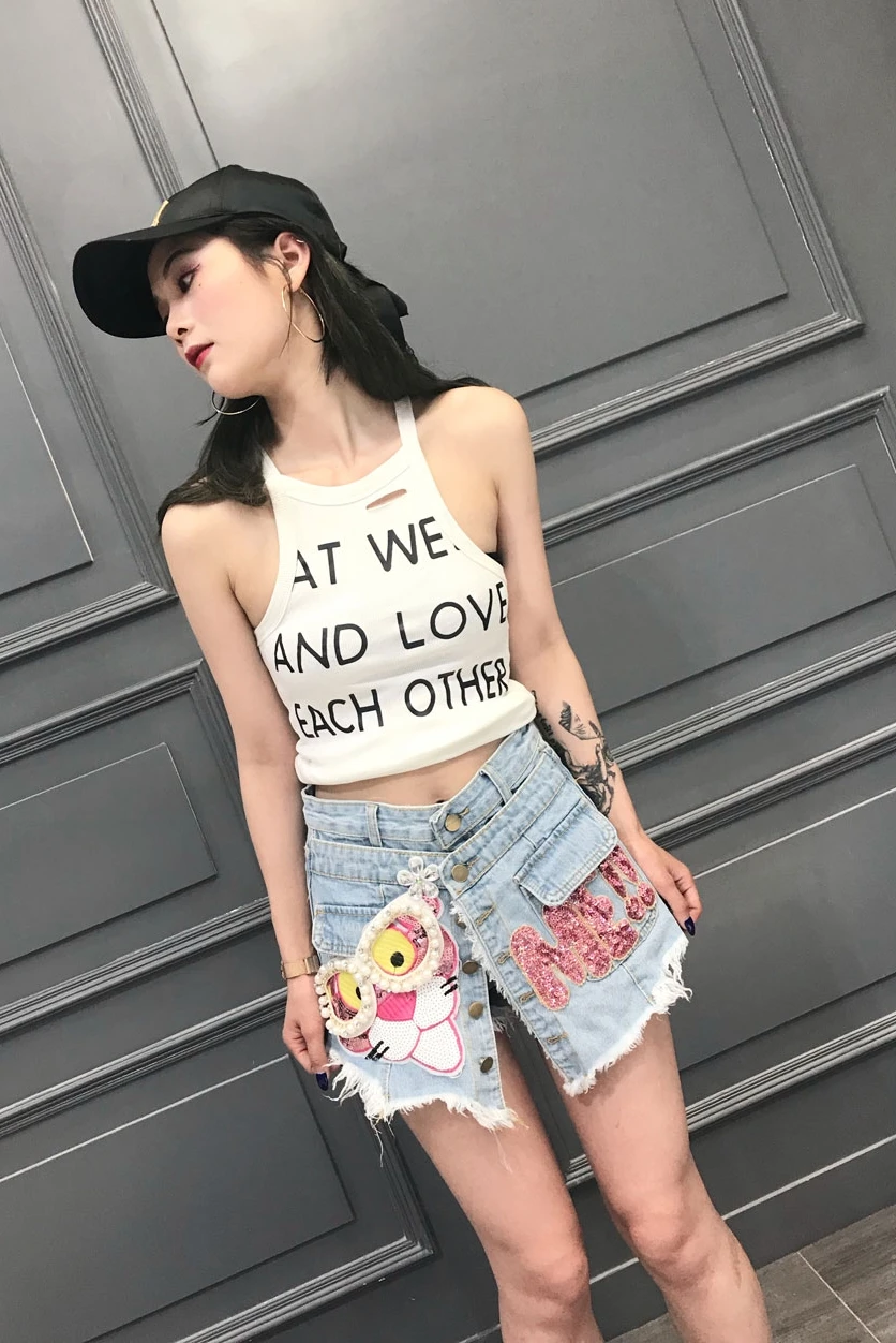 

QING MO Fashion Brand Women Cartoon Printed Pants With Sequin Women Denim Pants Female Casual Short Pants ZQY6742