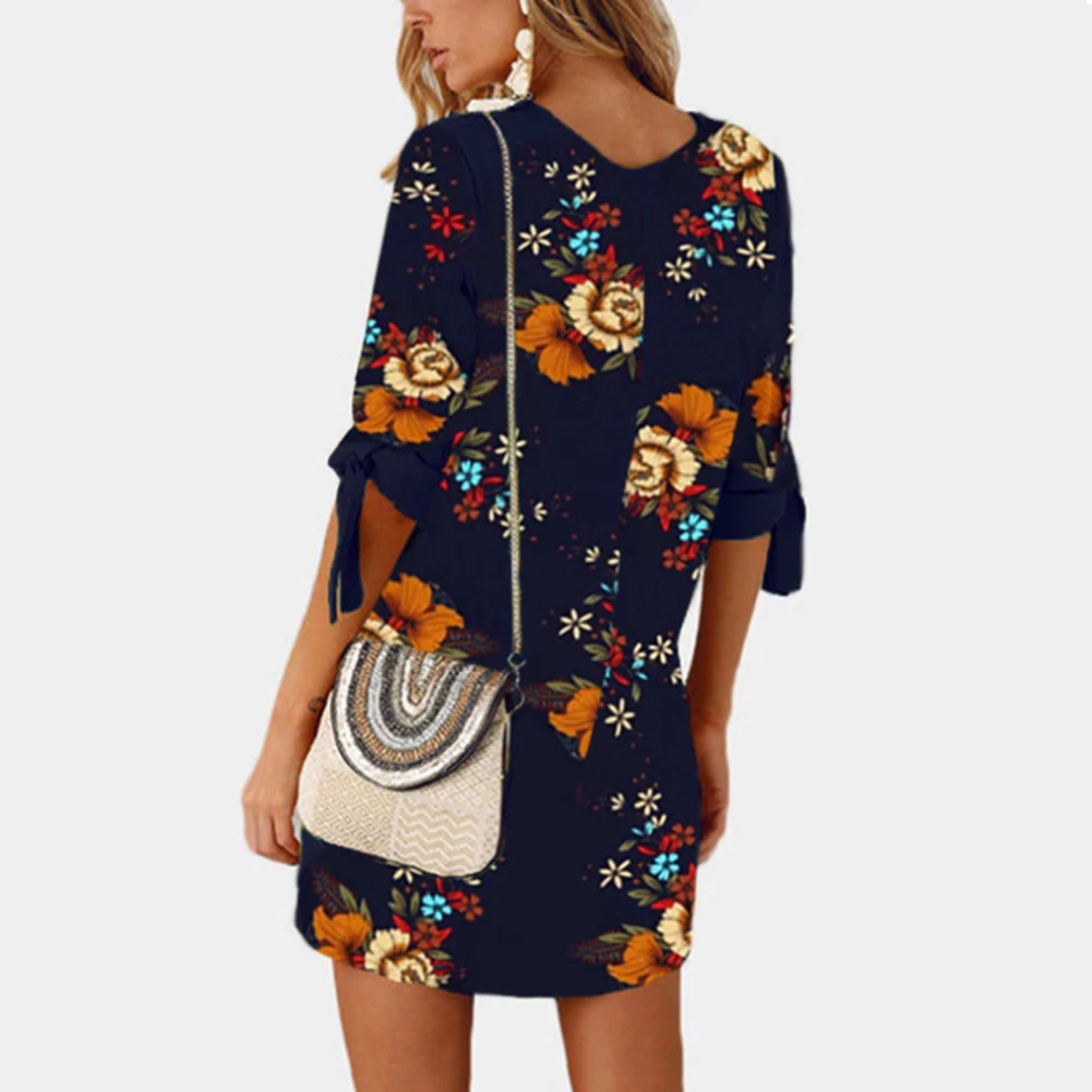Женское шифоновое мини платье с цветочным принтом и круглым вырезом коротким