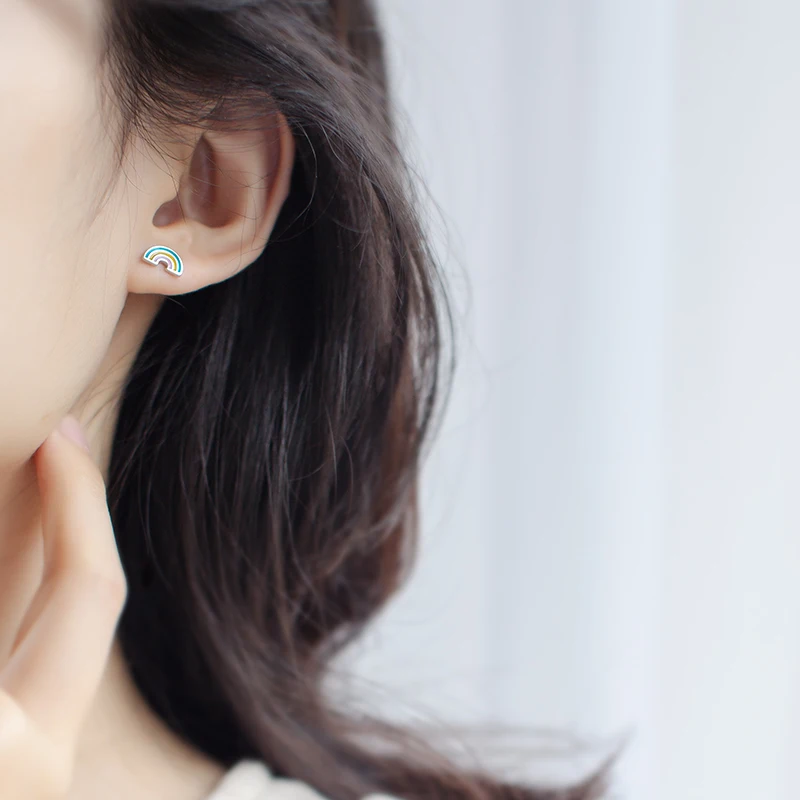 Серьги-гвоздики серебряные Асимметричные в виде единорога | Украшения и