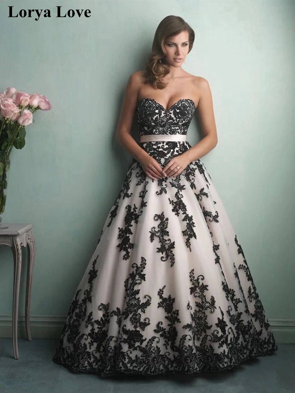 

Lace Applique Black Wedding Dresses 2020 Sexy Backless Bridal Gowns Sweetheart Neck Long Train Tulle Vestidos De Noiva Plus Size