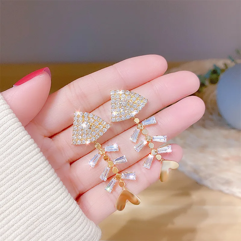 

2021Full Rhinestone Fish Bone Shape Drop Earrings Fashion Trend Long Earrings for Women Jewelry Gift High Quality Hypoallergenic