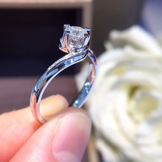 Рисунок 3 - Кольцо из чистого золота с натуральным бриллиантом