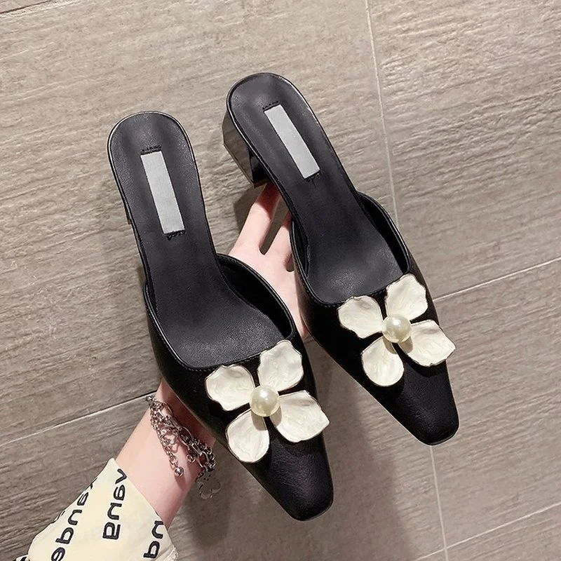 

2021 New Fashion Brand Women Pearl Flower Decoration Slipper Summer Outdoor Sandal Elegant 5cm Square Heel Female Slides Mules