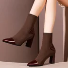 Женские сапоги-носки на толстом каблуке; Новинка 2021 года; Стильные эластичные полусапожки с острым носком на высоком каблуке для девушек