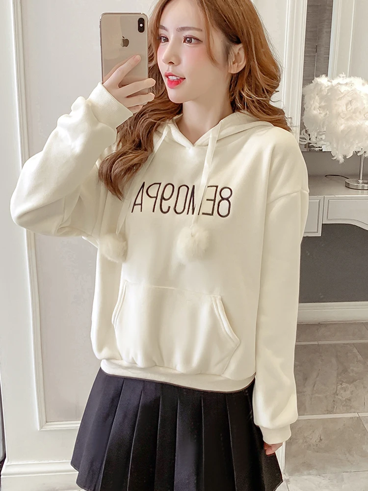 Фото Hoodie Shirt Women'S Pullover Round Neck Long Sleeve Gold Velvet Hair Ball 2019 Winter New Plus Thick Loose Fleece Jack Женская Hoodie Shirt Women'S Pullover Round Neck Long Sleeve Gold Velvet Hair Ball 2019 Winter New Plus Thick Loose Fleece Jack Женская