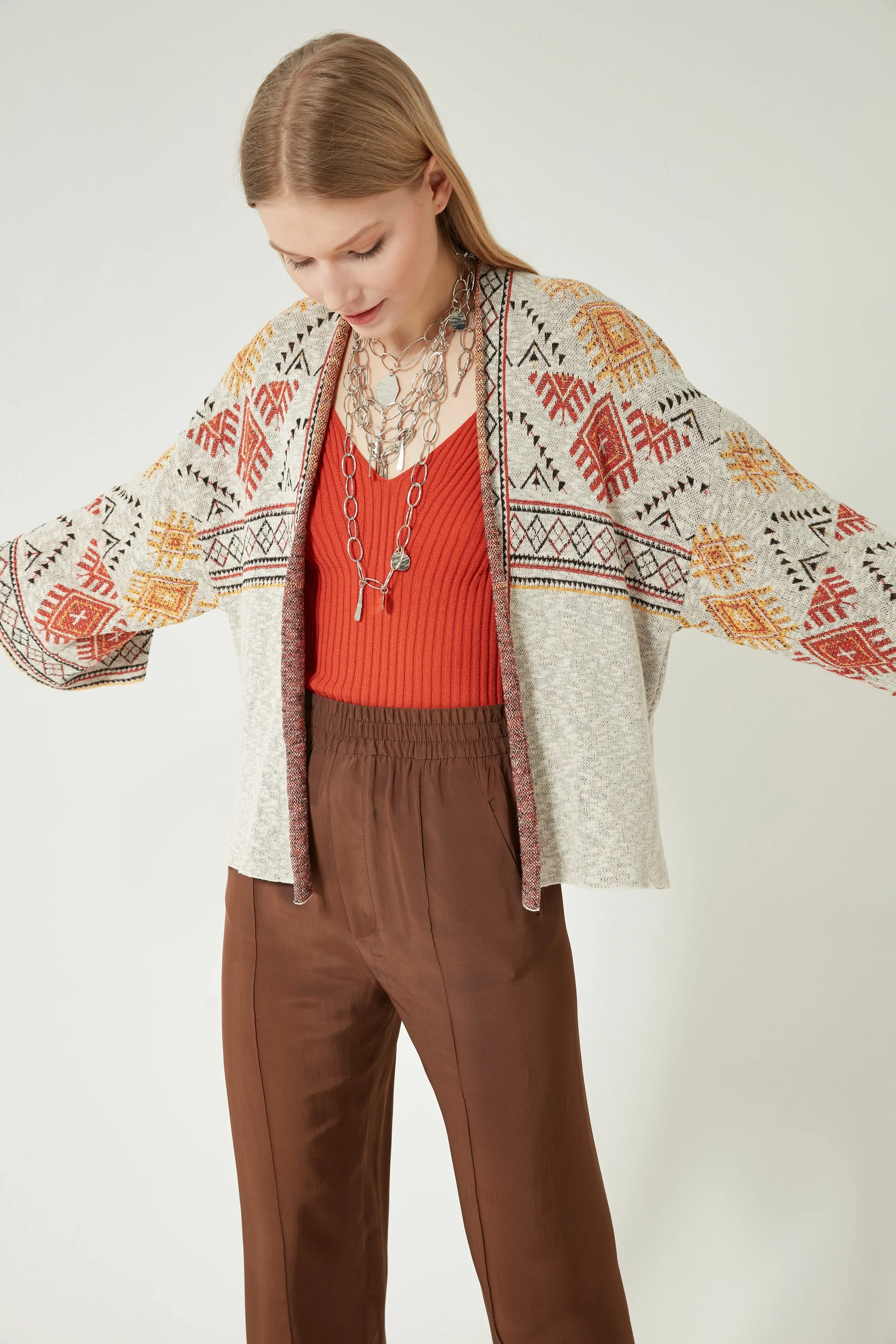 Трикотажный кардиган с этническим рисунком| |