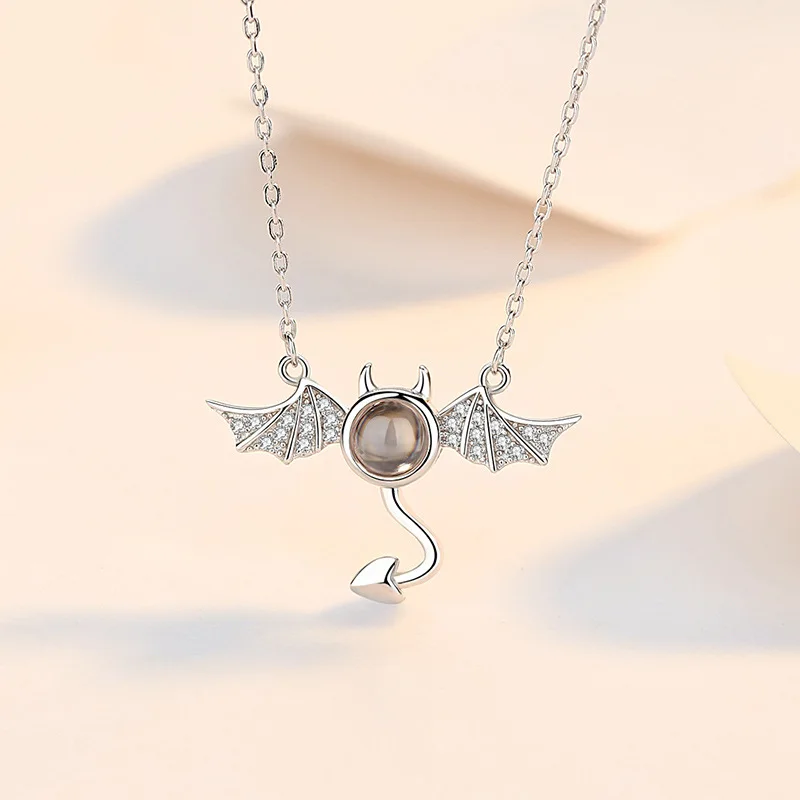 

Sterling Silver Diamond Necklace Female Same Projection Clavicle Chain Love Memory Net Red Jewelry