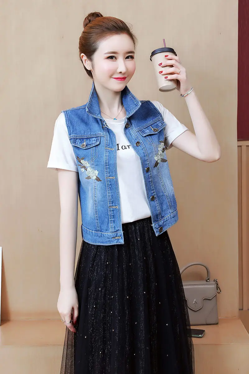 Короткий джинсовый жилет с вышивкой новинка весны 2020 Женская приталенная куртка