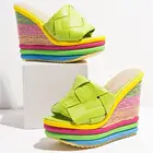 Туфли женские на танкетке, модные пикантные сандалии с радужной конопляной платформой, обувь в римском стиле, летние Тапочки