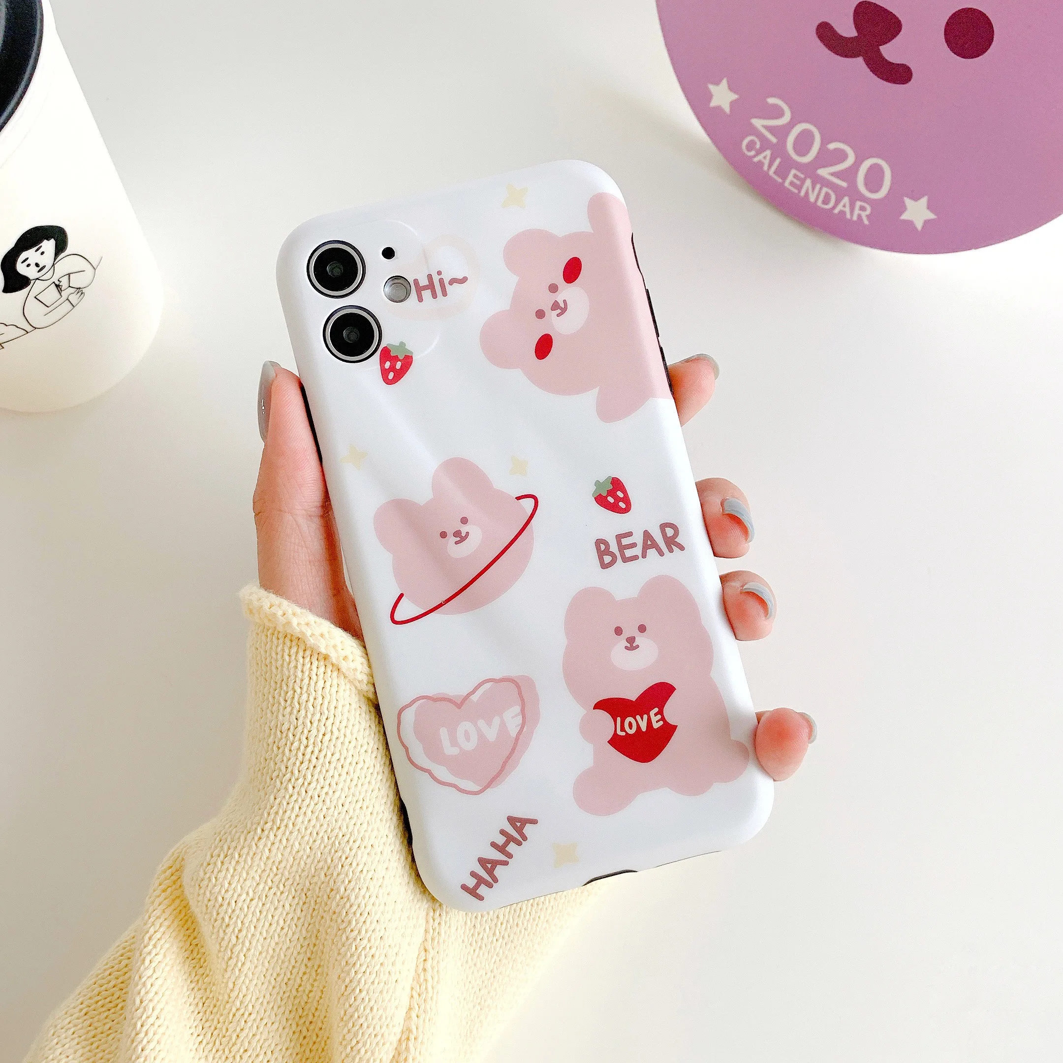 

The pattern of the love bear is suitable for iPhone 11 and iPhone 12 series mobile phone cases