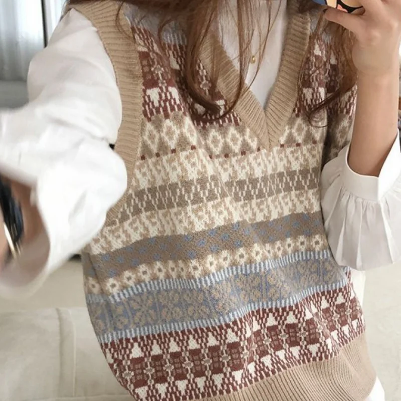 

Vintage V-neck Knitted Vest Sweater Women Sleeveless Pullover Elasticity Sweater Loose Female Casual Oversized Knitted Vest 2020