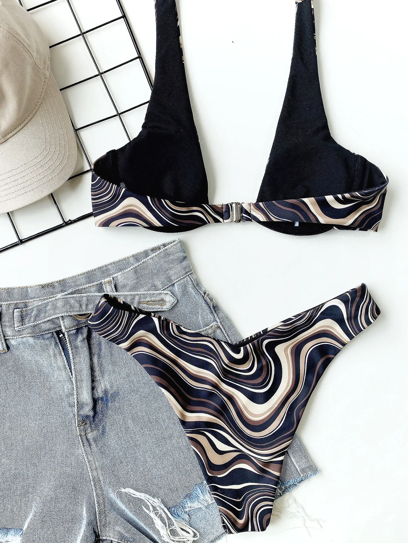 

Women Swimwear 2021 Sexy Waves Printed V-Bra Underwired Halter Two Pieces Bikini Set Female Swimsuit Bather Bathing Suit Swim
