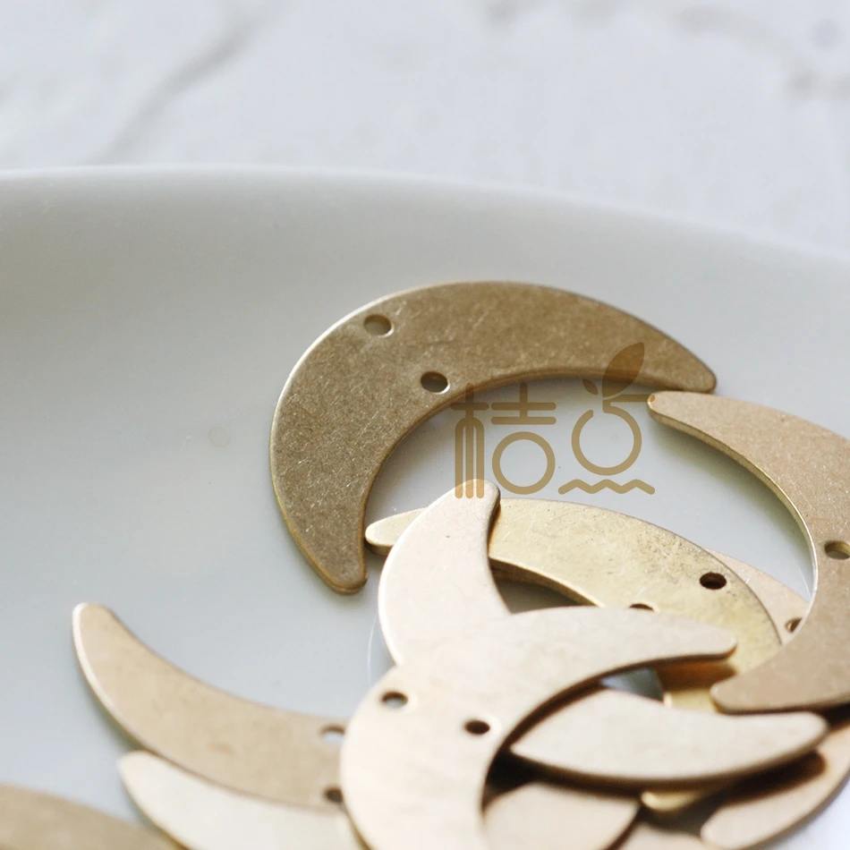 

10 Pieces Raw Brass Moon - Crescent - Charm 28x16mm