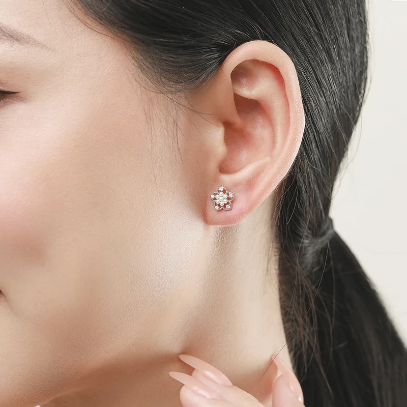 Серьги-гвоздики женские из серебра 925 пробы с искусственным белым жемчугом