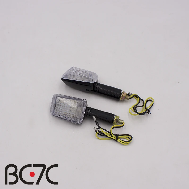 Универсальный квадратный поворотник для мотоцикла модифицированный желтый