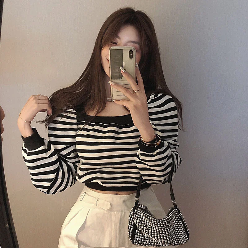 

Полосатый воротник с открытыми плечами