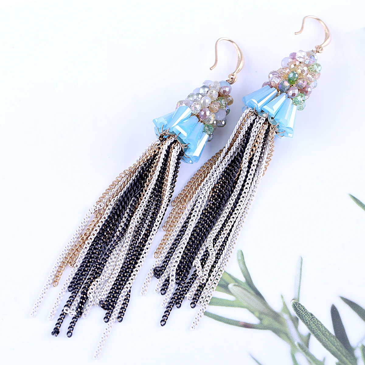 Новые длинные висячие серьги с золотыми кисточками и цепочками в богемном стиле