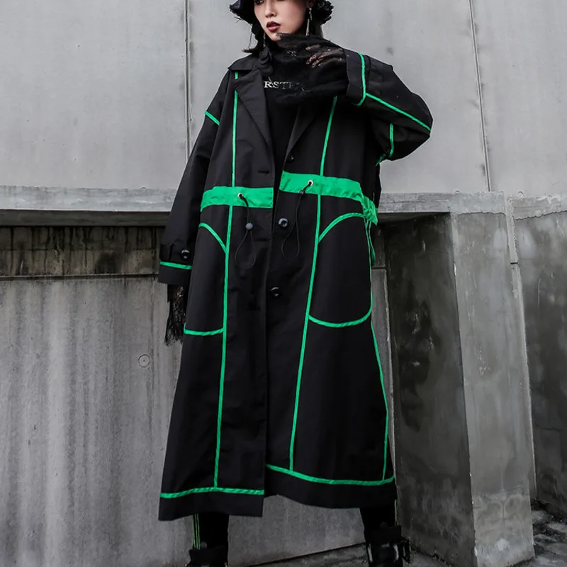 Женская ветровка с капюшоном куртка широкими рукавами модель L103 на осень и зиму