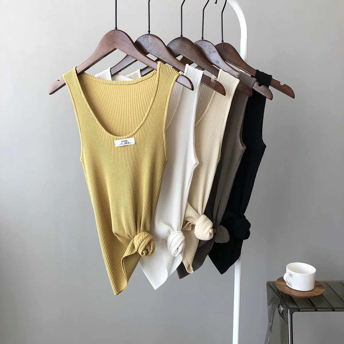 : Для вязаная в рубчик без рукавов для женщин летние комплекты с футболками и