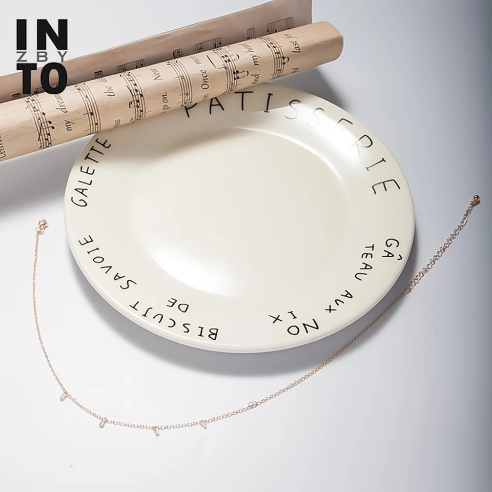 Женское колье с подвеской в виде звеньев из циркона золотистого цвета модные