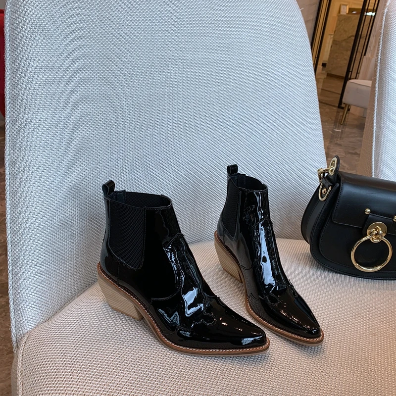 Женские ботинки из натуральной кожи с острым носком на танкетке сезон осень зима