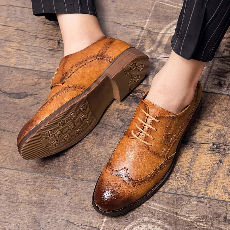 

men Flats dress shoes Leather men Shoes lace up breathable Brand Oxfords outdoor fashion Spring men brogue Business Shoes