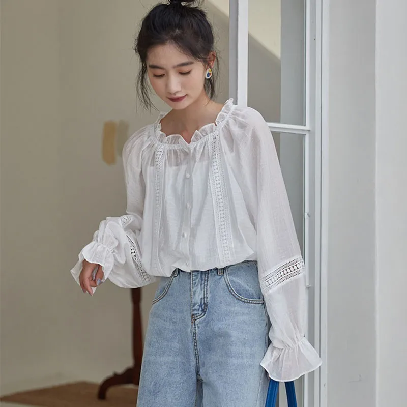 

Women White Elegant Long Sleeve Shirts New 2021 Spring Korean Sweet Style Patchwork Lace Flare Sleeve Ladies Casual Tops W079
