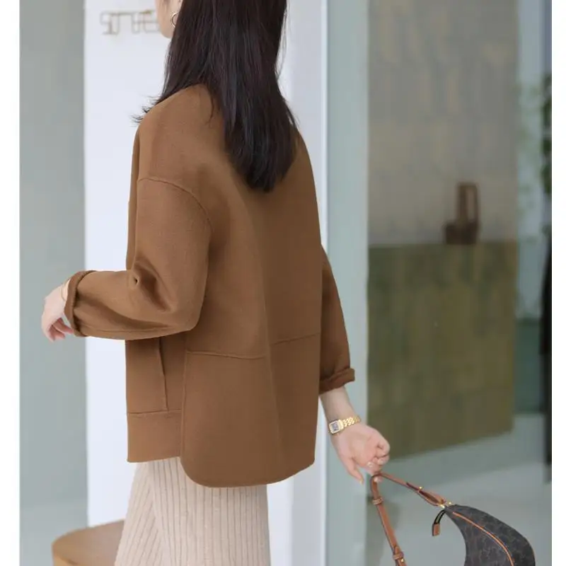

Spring and autumn 2021 new simple woollen coat women's short fashion temperament versatile loose small tweed coat