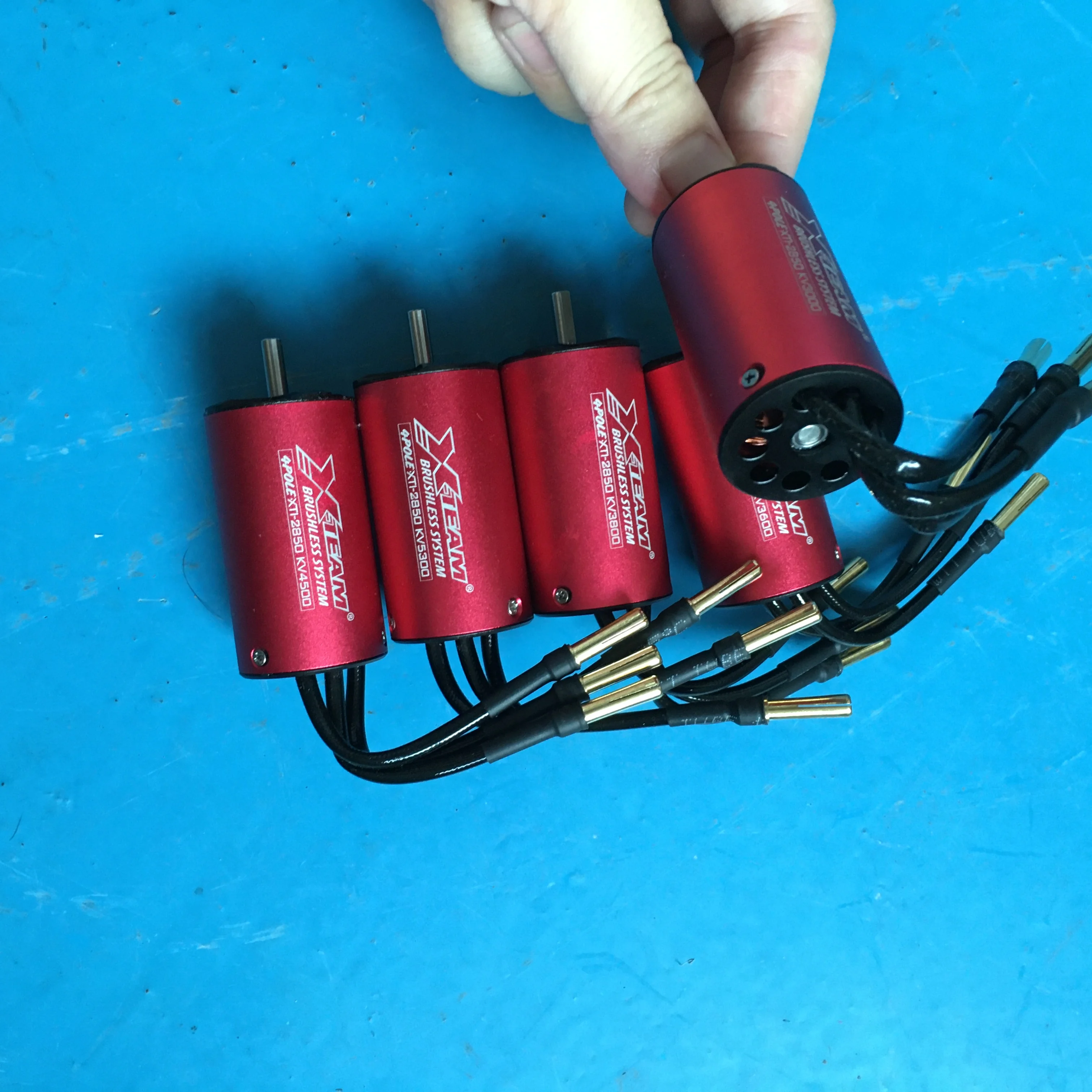 Установка 4-полюсного бесколлекторного двигателя X-TEAM XTB 2850 5300кв 4500кв 3800кв 3600кв