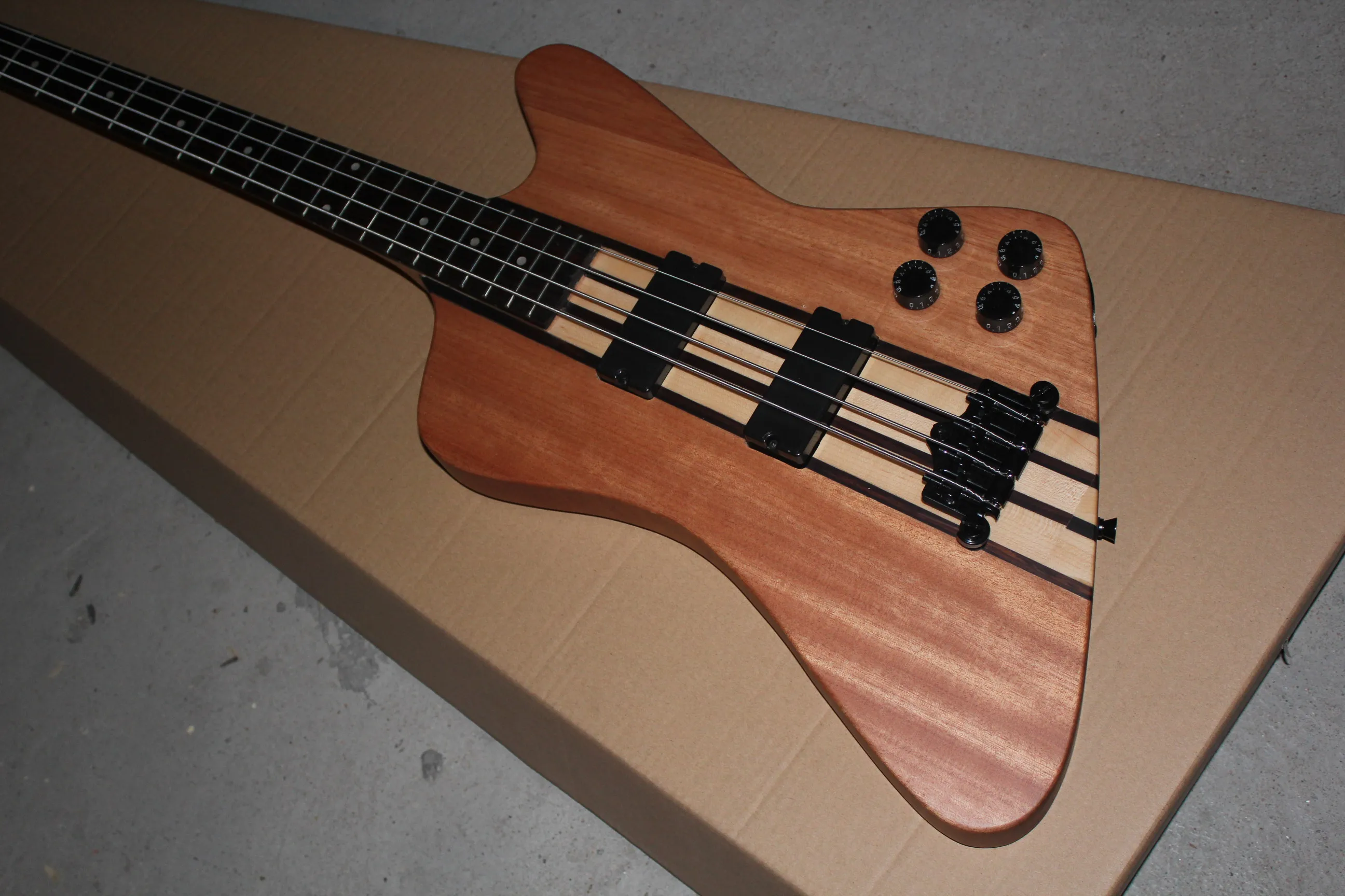 

Заводская изготовленная на заказ электрическая гитара Presell, бас, 4 струны, огненный бас, матовый корпус из красного дерева, Черный мост, через...