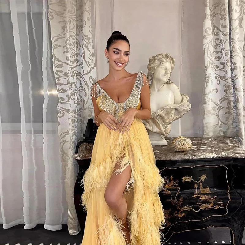 

Yellow Charming Luxury Prom Dress Feathers Tiered High Split Crystals Tassel Long Train Women Evening Pageant Gowns Custom Made