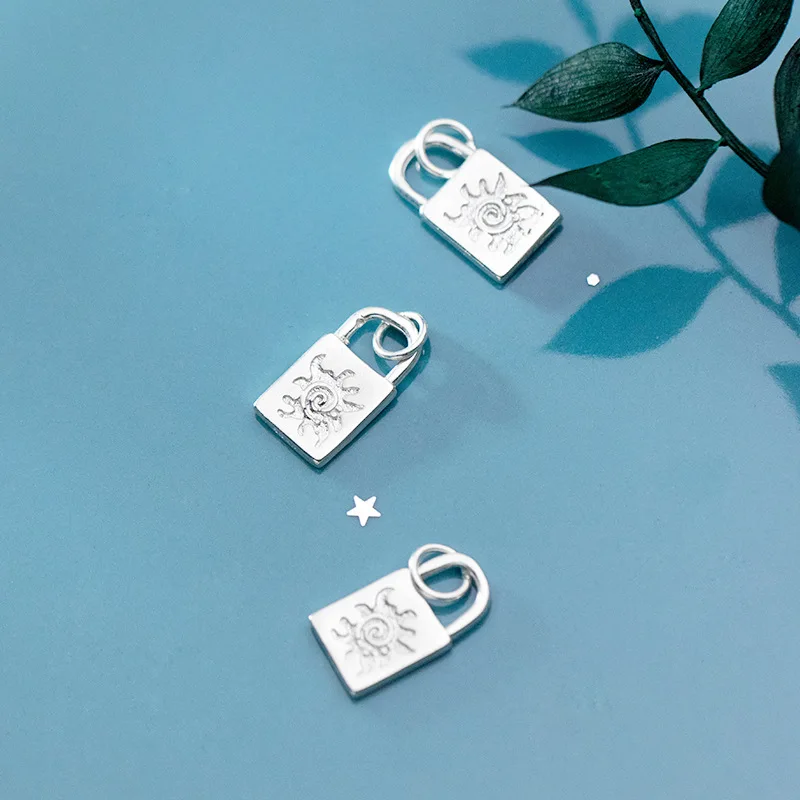

UQBing 15.5*8.5*1.5mm Solid 925 Sterling Silver Floral Print Lock Charms Pendants & Necklace Jewelry Making