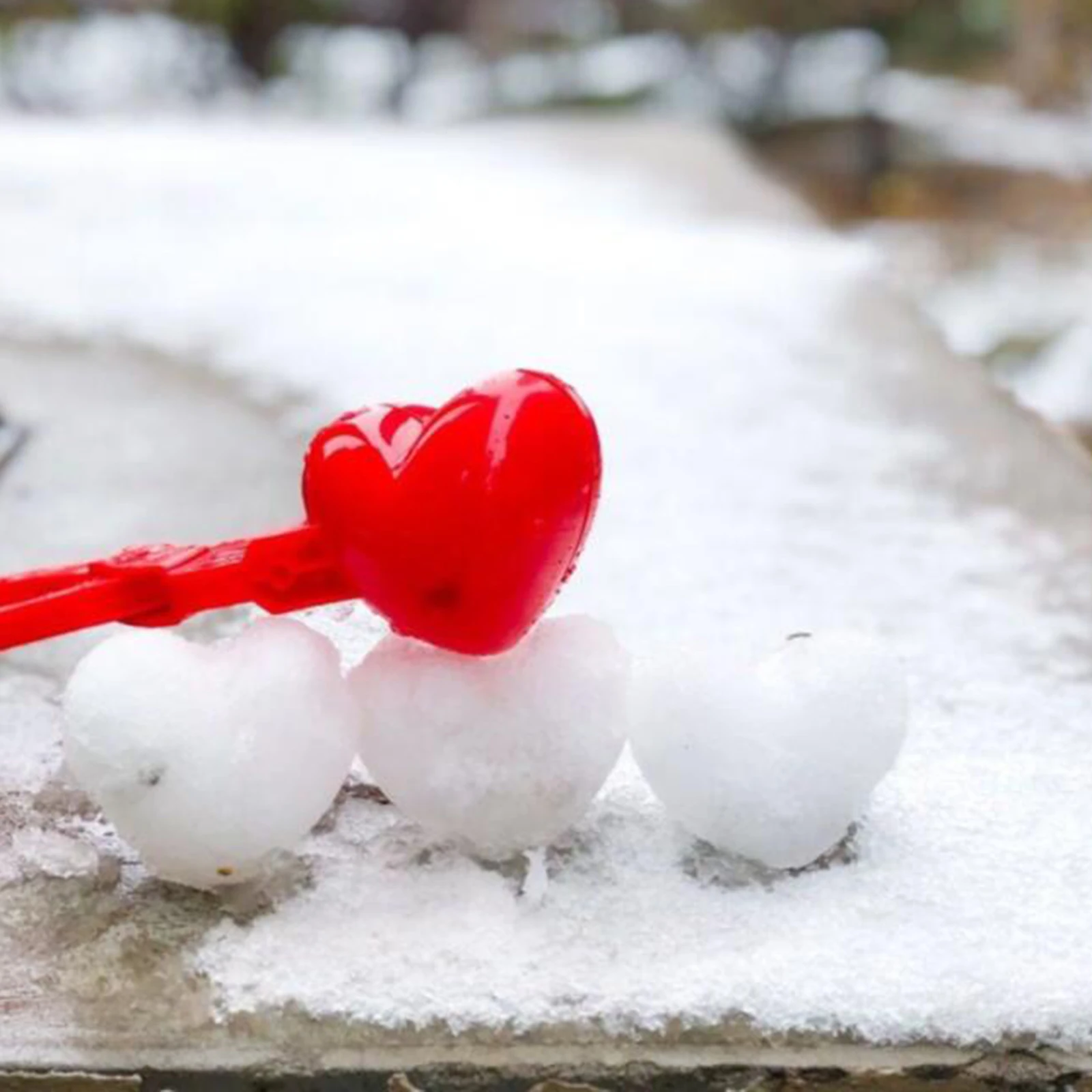 Устройство для изготовления зимних пластиковых снежных шариков в форме сердца - Фото №1