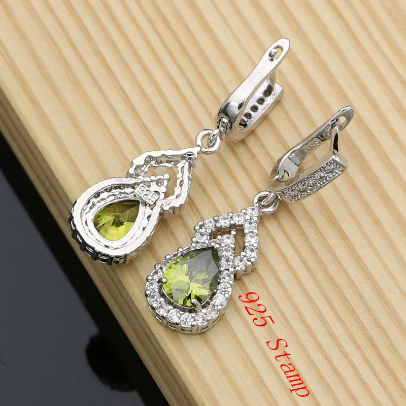 Серьги подвески из серебра 925 пробы с натуральным оливковым