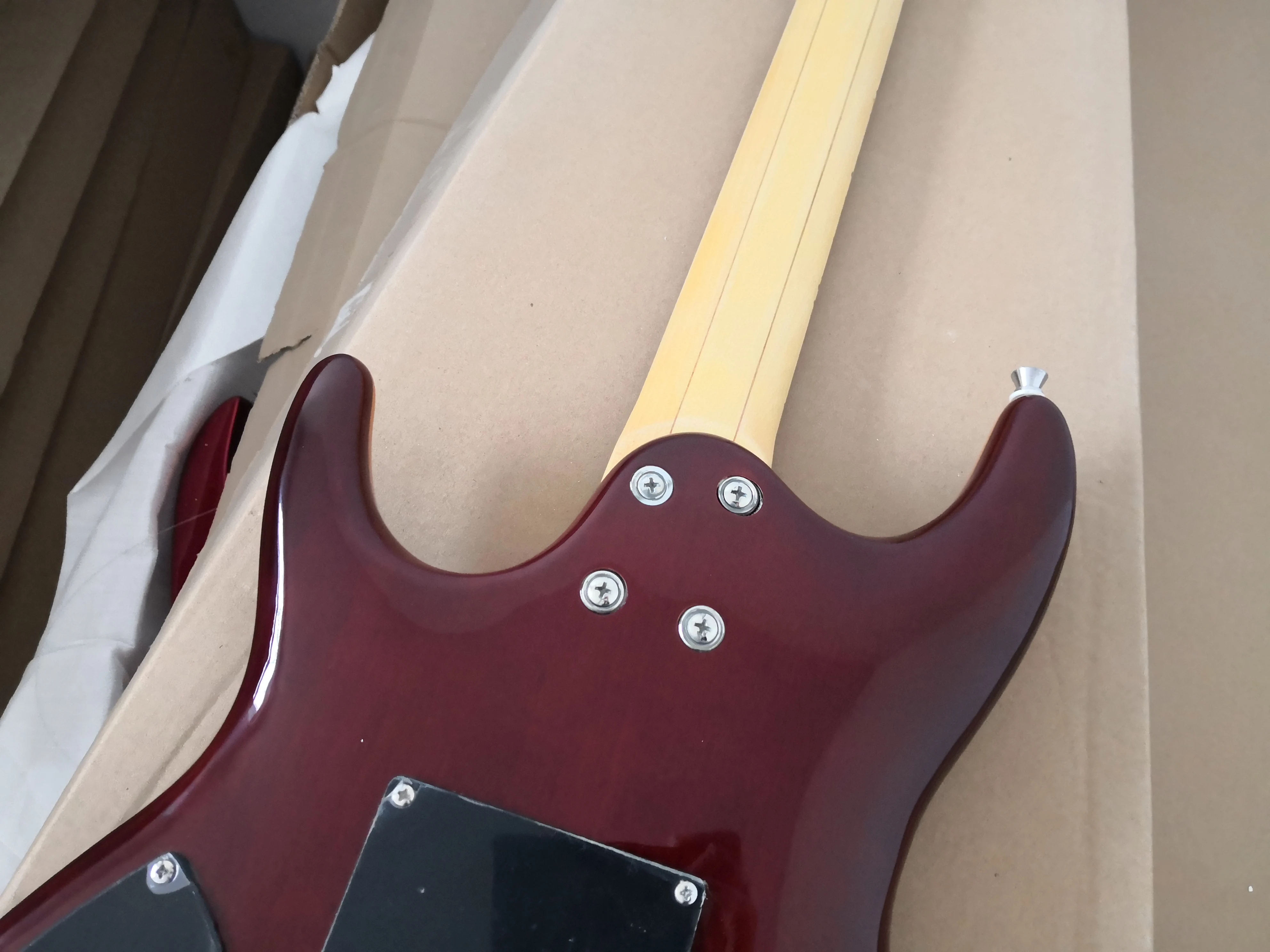 Пользовательская 6-струнная гитара для бровей искусственная тремоло мост HSH