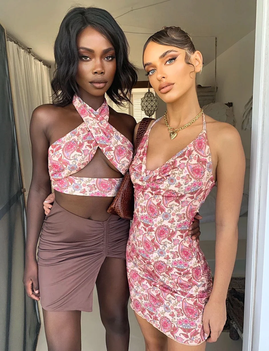 

2021 New Women’s Sexy Lace-up Halter Dress Vintage Printing V-neck Backless Pleated Skinny Short Dress