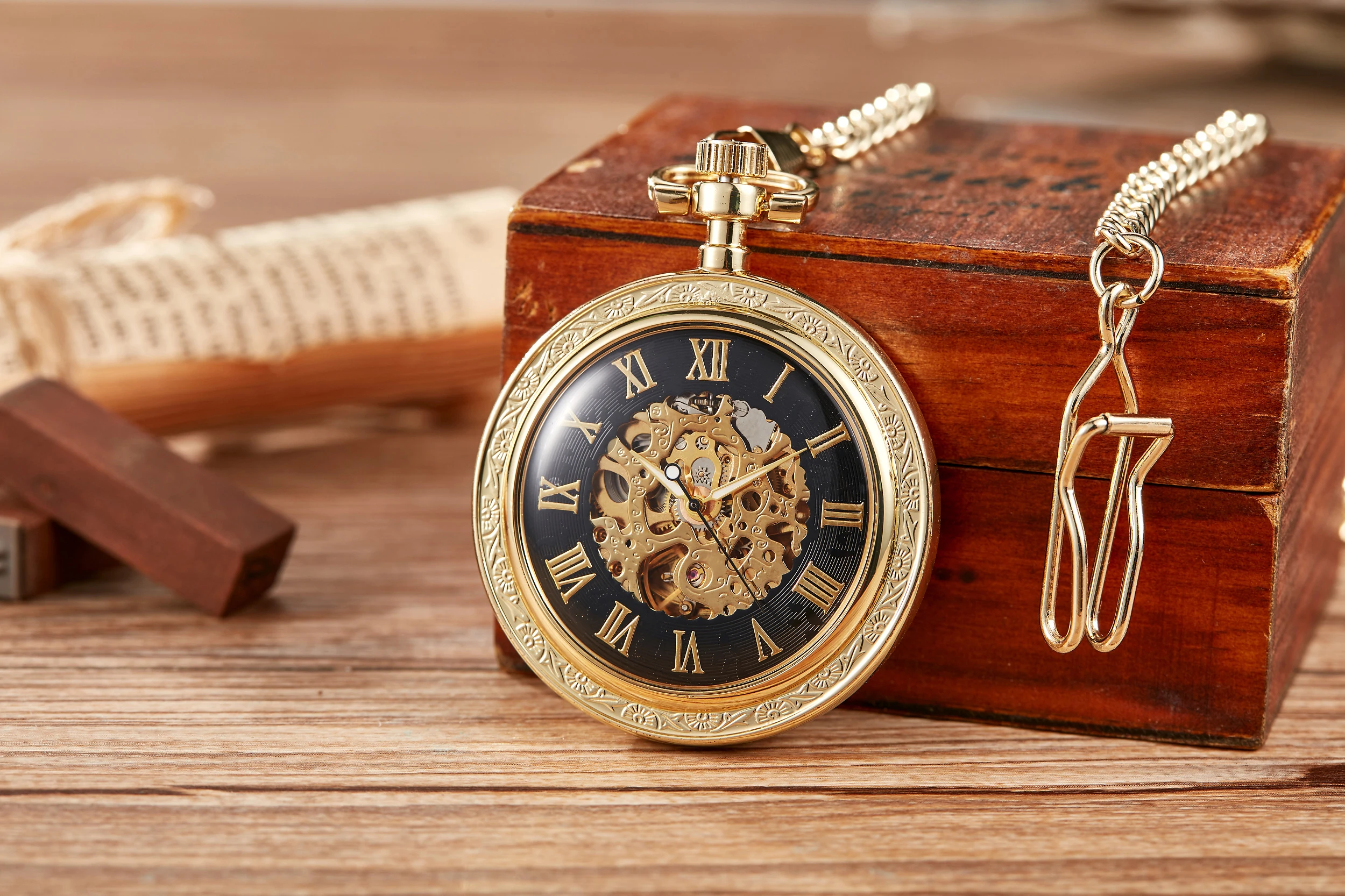 Pocket Watches Fashion Hollow Carved Roman Numerals Mechanical Pockets Watch With FOB Chain Unisex Gift