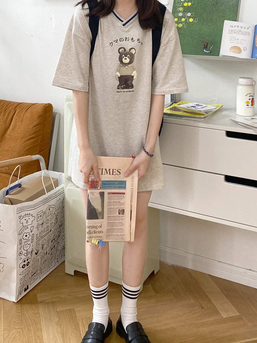 Платье-футболка с коротким рукавом и V-образным вырезом | Женская одежда