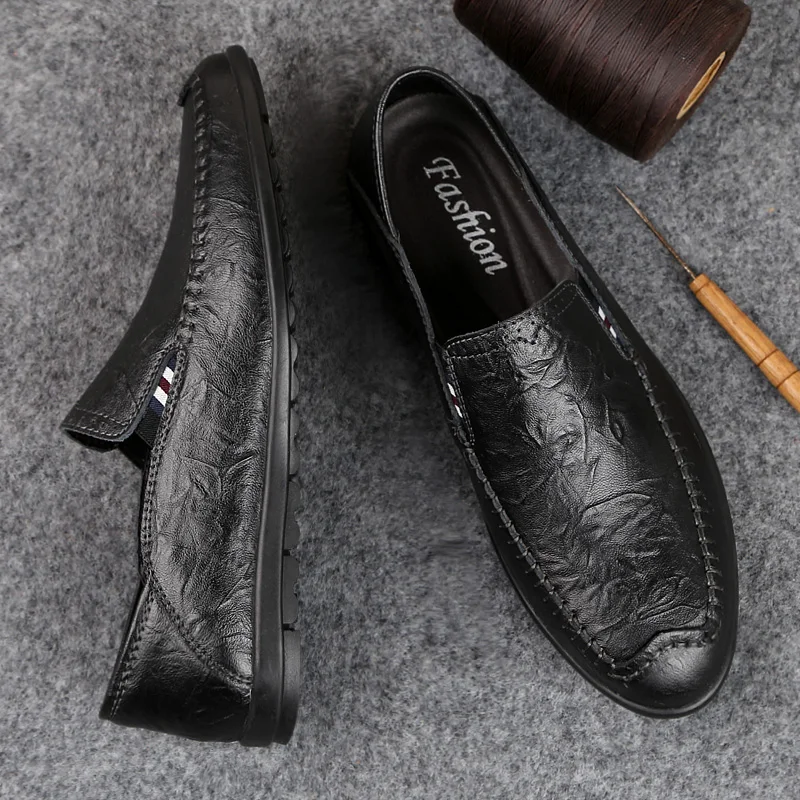 Мужская мягкая обувь без застежки Повседневная легкая кожаная в горох для лета