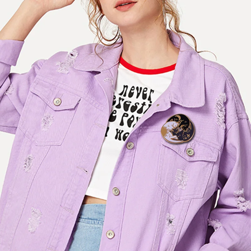 Эти три булавки с милым котом и трио готовы для сна кошкой! Крутящиеся тела