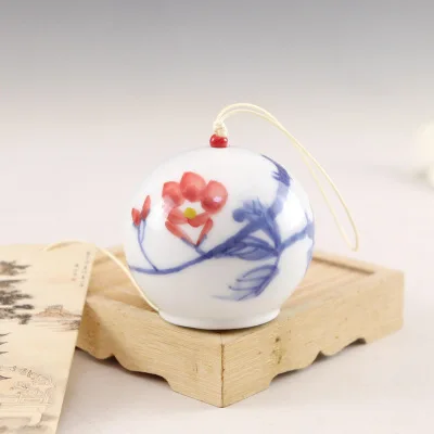red plum blossom 2 Японский стиль расписанный вручную керамический колокольчик подвесное украшение Креативные украшения для дома колокольчик ветра - Цвет: red plum blossom 2