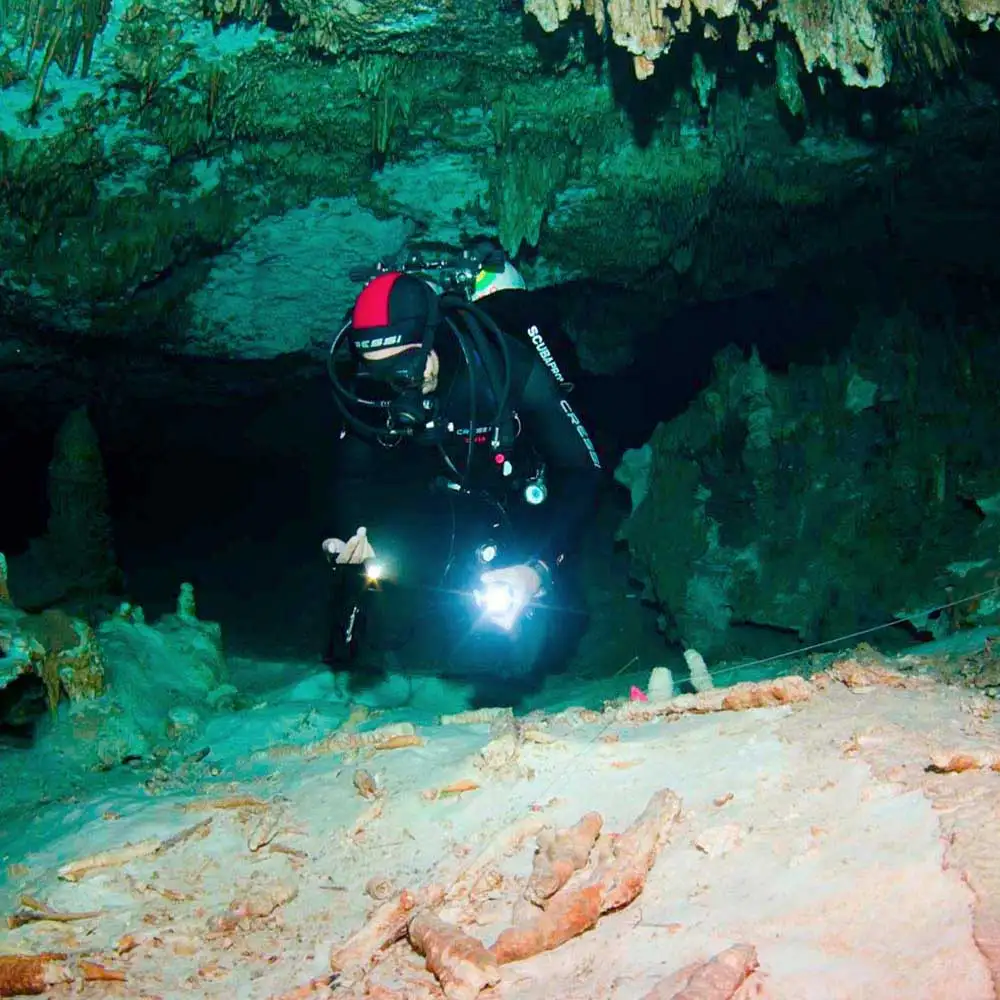 Brightest LED Flashlight Diving light torch Lamp Waterproof Professional Portable Underwater led Scuba diving lamp 18650 Battery | Лампы и