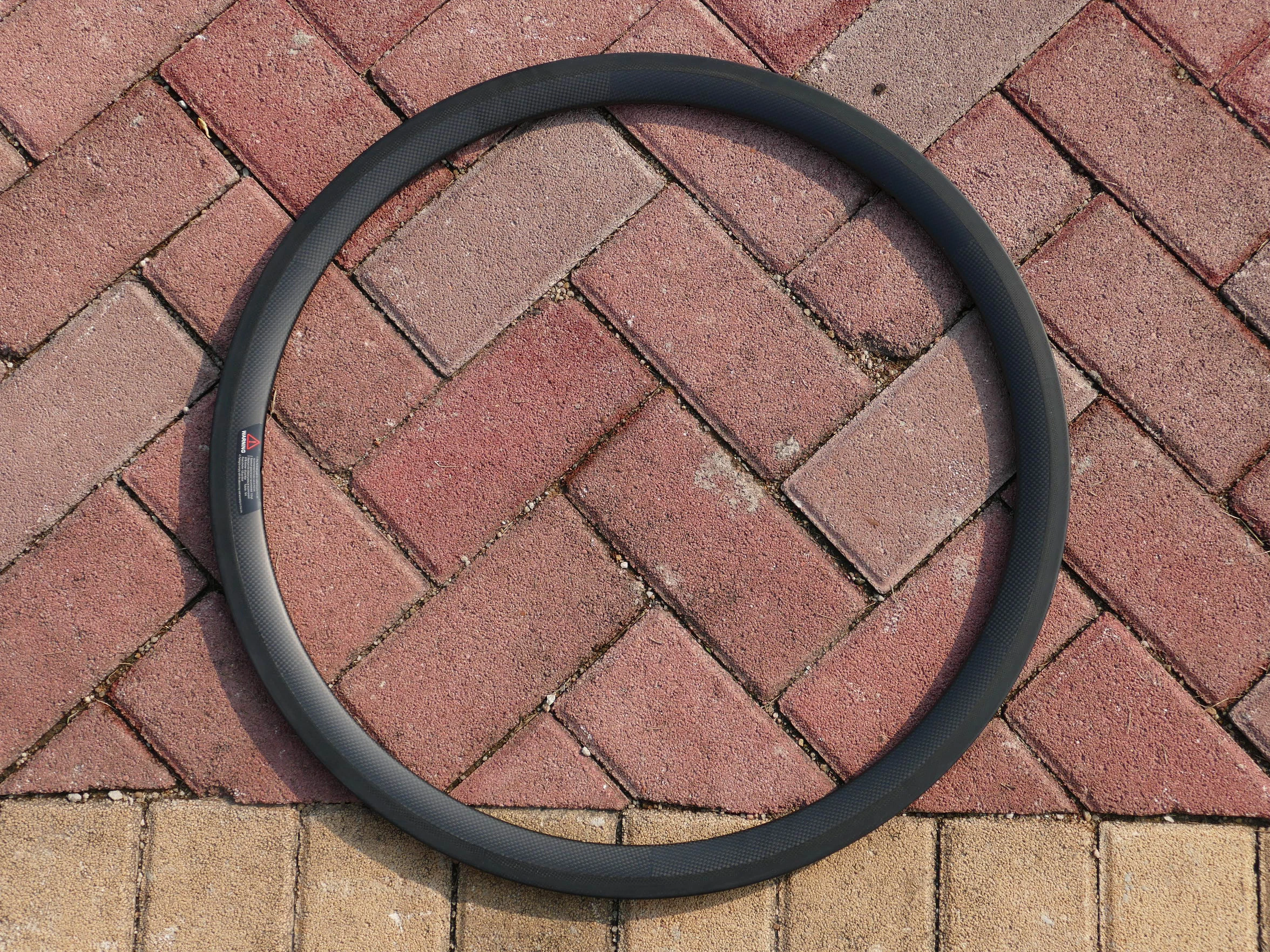 В комплект входит 1 пара ободов полностью карбоновые колеса для дорожного