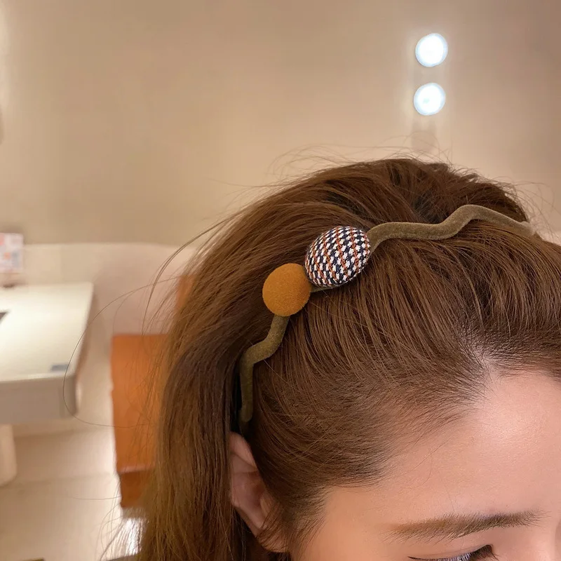 

Women Vintage Colorful Round Button Velvet Hairbanda Elegant Hair Decorate Outdoor Headbands Hair Hoops Fashion Hair Accessories