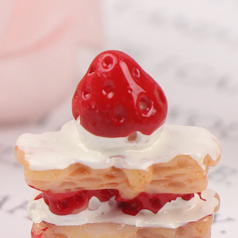 

2pcs 1:12 Mini Strawberry Cake Napoleon Cake Dollhouse Miniature Accessories Simulation Kitchen Toys