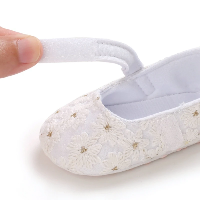 

Baby girl Embroidered Flower Shallow Sweet Princess Soft Sole Antiskid Walking Shoes 0-18 Months Old