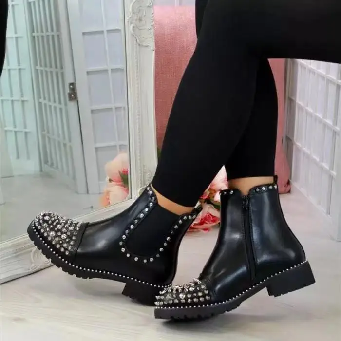 

2021 Winter Punk Rivet Boots Women Round Head Toe Leather Booties Studded Thick Low Heels Chelsea Ankle Plush Botas De Mujer